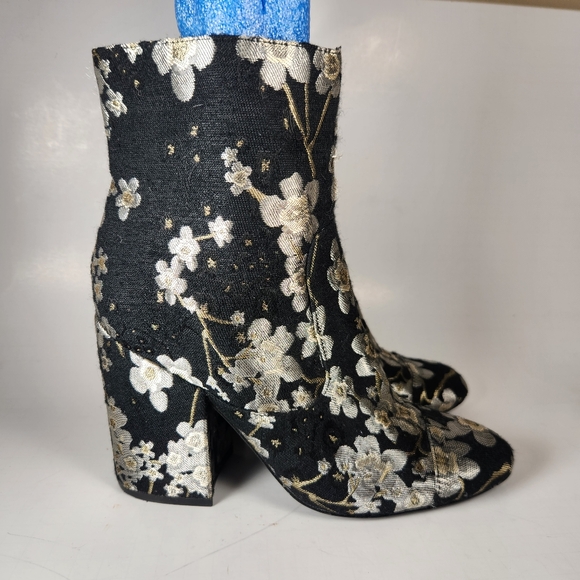 INDIGO ROAD Women's Bootie Size 8 Black Silver Floral Embroidered Shoe - Picture 2 of 12